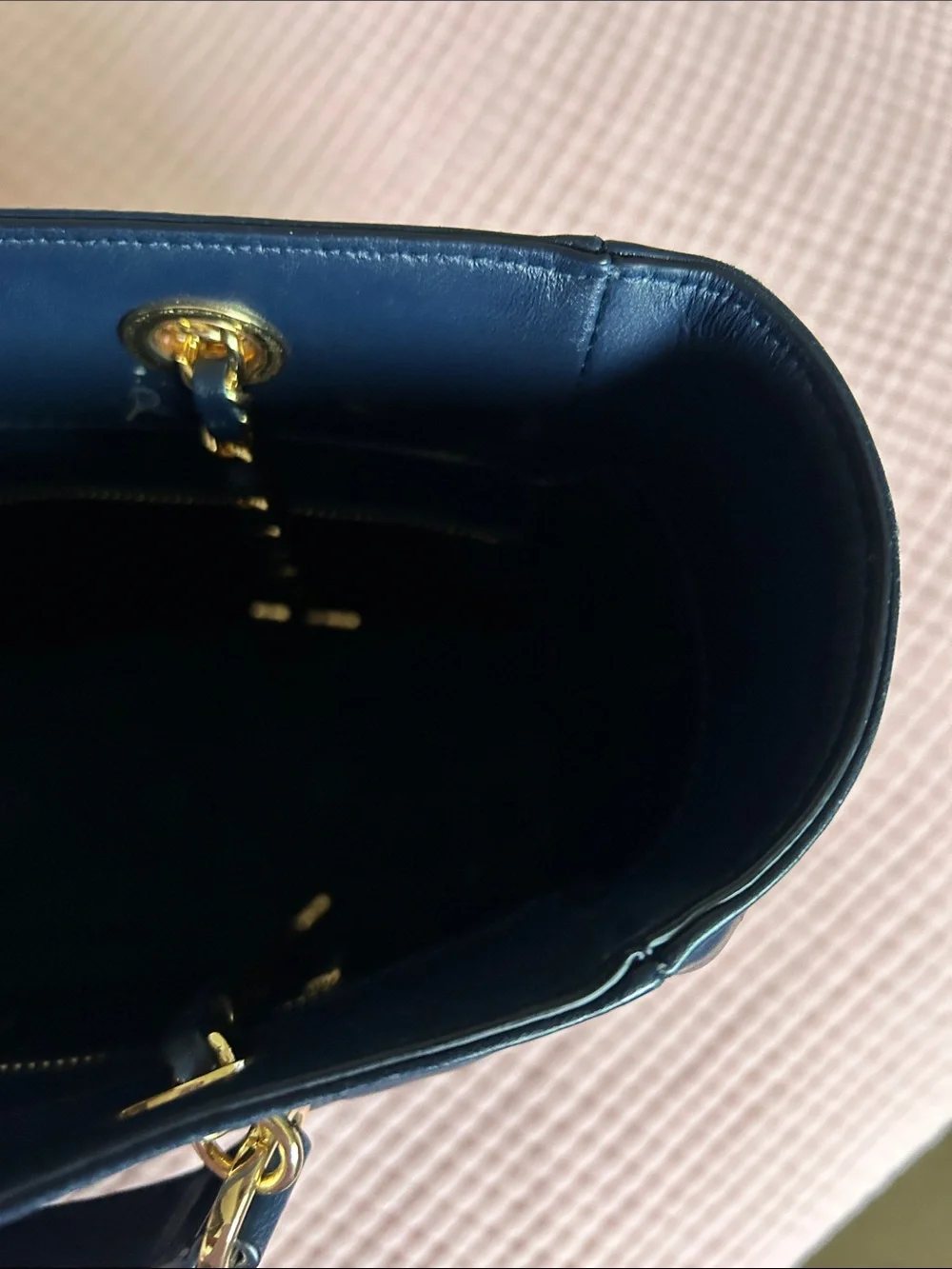 Tory Burch DARK/NAVY BLUE Quilted Leather Shoulder / TOTE Bag with Gold Chain